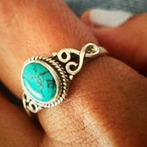 Fashion Oval Hollow Out Inlay Turquoise Women's Ring, Size 9 - Picture 1 of 4